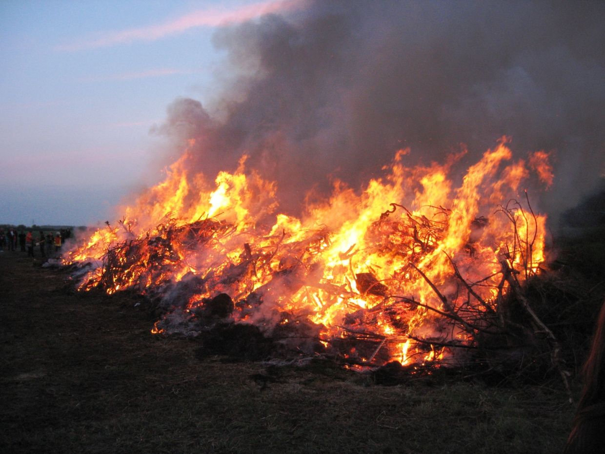 Stiddier Osterfeuer 2014 - Feuerstelle